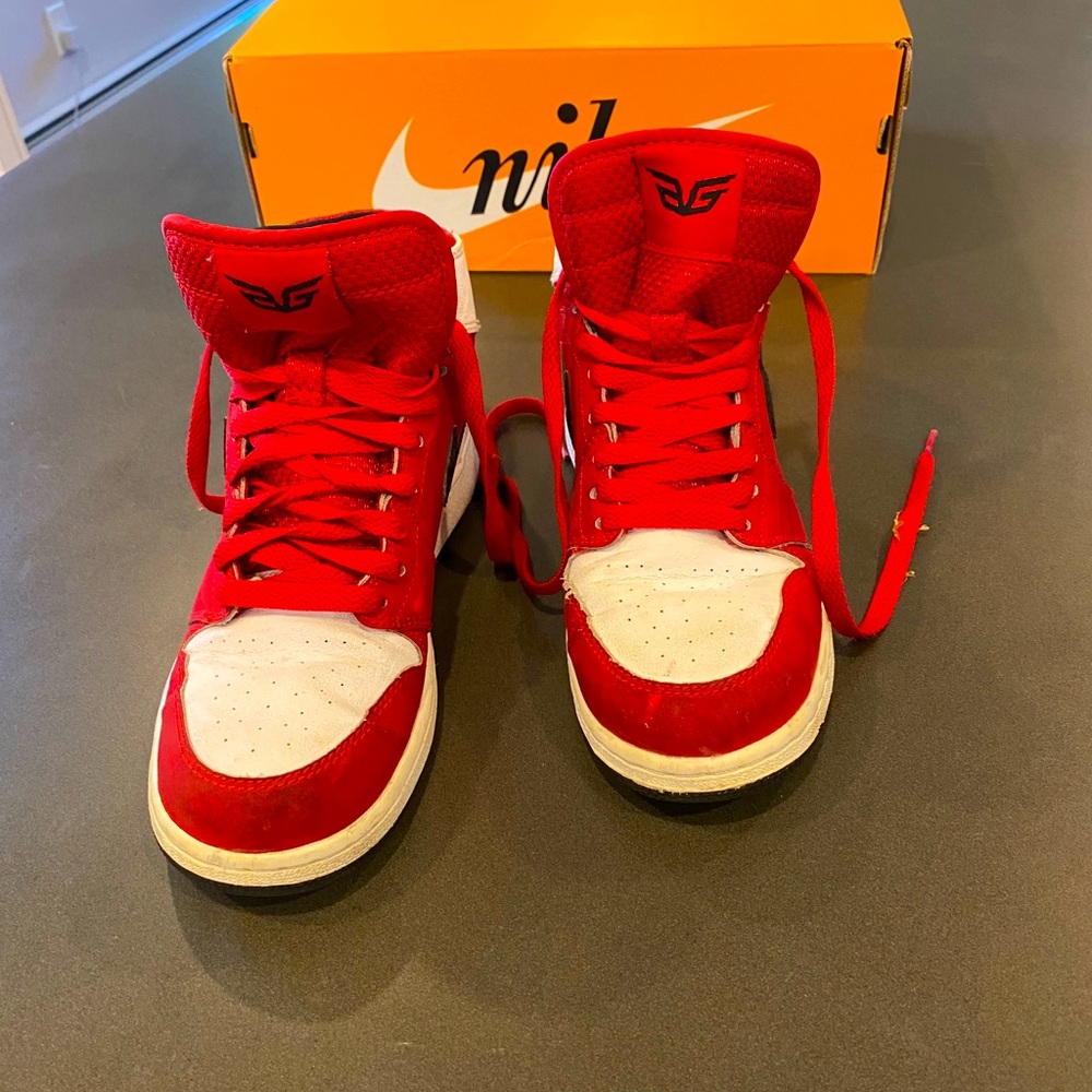 JORDAN 1 MID RETRO BLAKE GRIFFIN PE SIZE 5Y (equivalent to women’s 6.5)